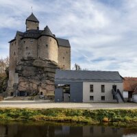 Das Nebeneinander der historischen Burg und eines Ergänzungsneubaus 