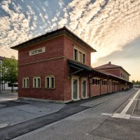 Das denkmalgeschützte Bahnhofsgebäude erstrahlt nach der Sanierung in neuem Glanz. 