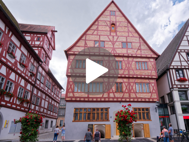 Zum Bürgerfest anlässlich der feierlichen Eröffnung des Hotels Krone kamen am 23. Juni 2025 zahlreiche BesucherInnen. Wenn man auf das Bild klickt, öffnet sich eine Internetseite von a.tv mit einem Kurzfilm zu dem Event. Zum Bürgerfest anlässlich der feierlichen Eröffnung des Hotels Krone kamen am 23. Juni 2025 zahlreiche BesucherInnen. Wenn man auf das Bild klickt, öffnet sich eine Internetseite von a.tv mit einem Kurzfilm zu dem Event.