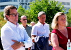 Bundesverkehrsminister Andreas Scheuer und die bayerische Verkehrsministerin Kerstin Schreyer hören einer Rede zu.