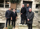 Die Dombauhütte Regensburg ist "Immaterielles Kulturerbe"
Auf dem Foto von  links: Bayerns Bauminister Dr. Hans Reichhart, Helmut Stuhlfelder (Hüttenmeister der Dombauhütte Regensburg) , Karl Stock (Behördenleiter des Staatlichen Bauamts Regensburg) , MdL Franz Rieger, Prälat Dr. Franz Frühmorgen (Dompropst des Bistums Regensburg)