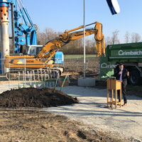 Verkehrsminister Dr. Hans Reichhart beim Spatenstich für die Ortsumgehung Münsterhausen