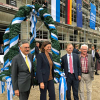 Bauministerin Ilse Aigner feiert Richtfest für das neue Forschungsgebäude „Center for Functional Protein Assemblies“ (CPA) in GarchingAuf dem Bild v. l.:  Präsident der TU München Wolfgang A. Herrmann, Bauministerin Ilse Aigner, MdB und Parlamentarischer Staatssekretär Thomas Rachel, 2 Bürgermeister der Stadt Garching Alfons Kraft 