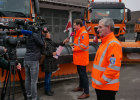 Verkehrsminister Reichhart bei der Pressekonferenz zum Winterdienst an der Straßenmeisterei in Gersthofen