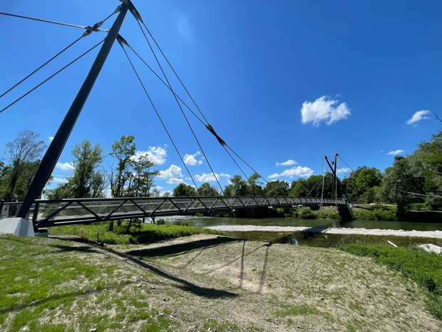 Stahlseilbrücke über die Isar bei München