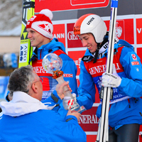 Neujahrsspringen am 1. Januar 2014 in Garmisch-Partenkirchen: Thomas Morgenstern aus Österreich (Platz 2), Thomas Diethart aus Österreich (Platz 1), Simon Ammann aus der Schweiz (Platz 3) und Sportminister Joachim Herrmann © Fotopresse Peter Kornatz