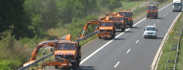 Mäharbeiten an der Autobahn