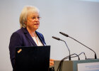Ministerialdirektorin Ingrid Simet begrüßt die Tagungsgäste.