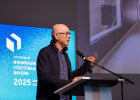 Architekt Rainer Hofmann spricht zum Thema Baugenossenschaften.